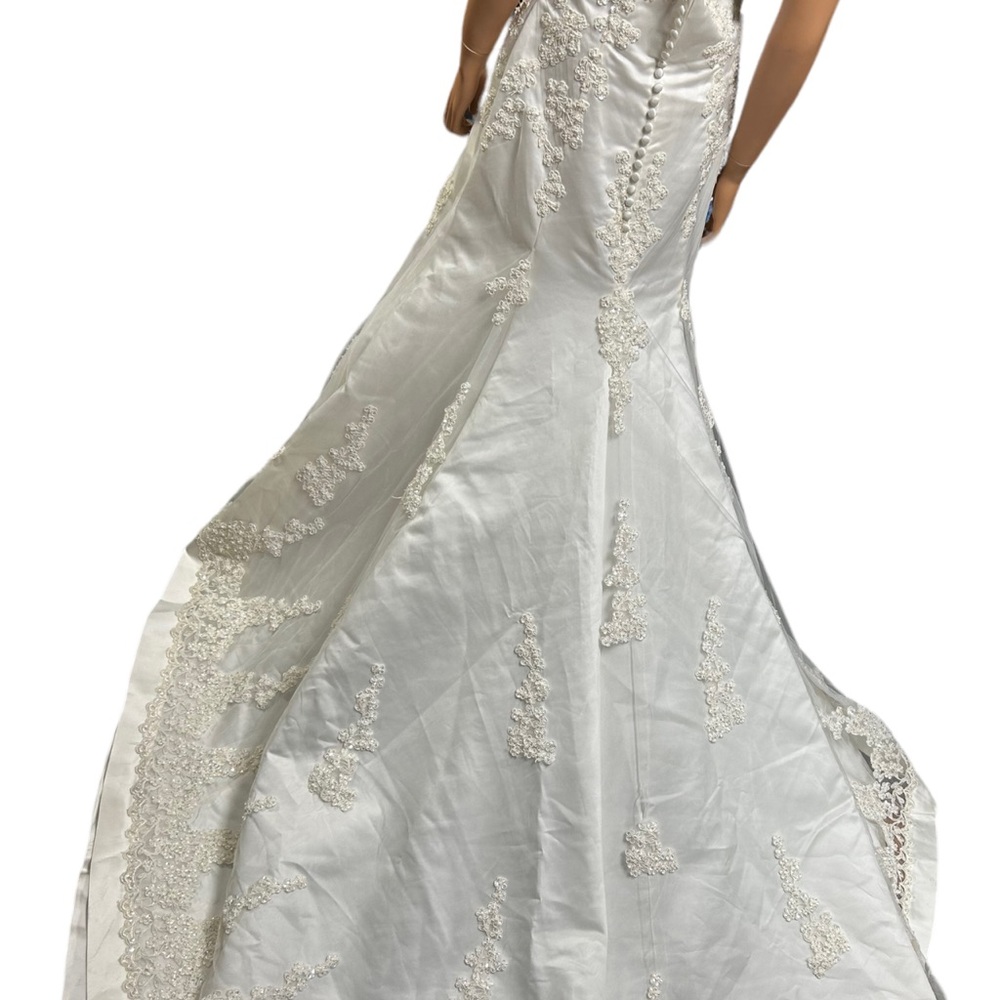 Wedding Dress - Picture 8 of 13